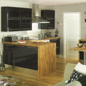 High Gloss Black Kitchen from Howdens Joinery The High Gloss Black ...