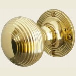 JR6M Polished Brass Reeded Door Knob Set